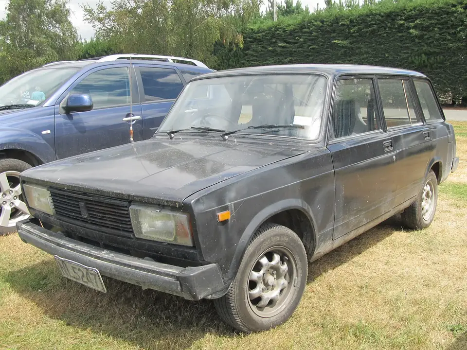 Lada 2104 Estate 1987 г., экспорт в Новую Зеландию, серый, потрёпанный
